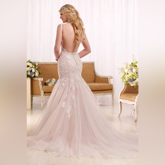 Essence Bridal Collection; Ivory w blush tone underneath;size 4-6(Bride size 10) - Picture 3 of 10